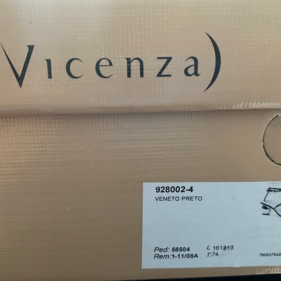 Black shoes with round gold heel; worn once can be dressed up or down; size 39/9 - Picture 4 of 5